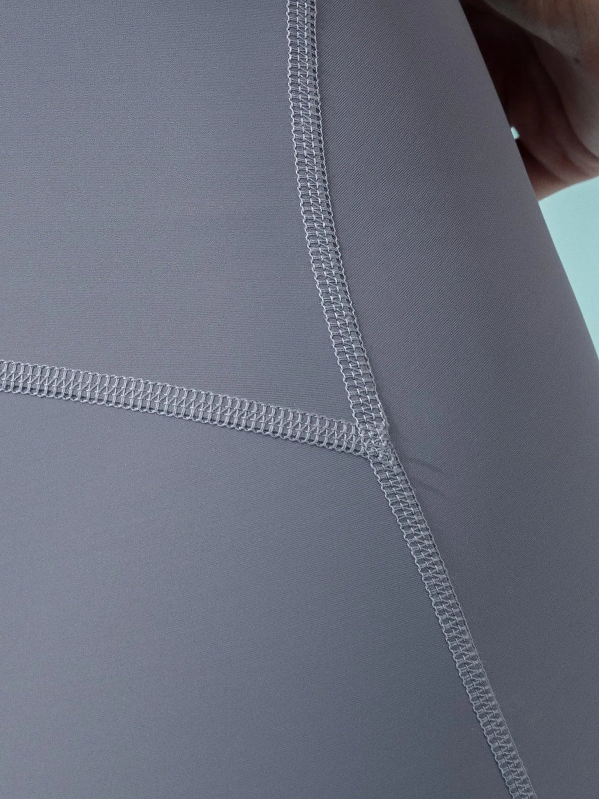 Low-profile flat seams