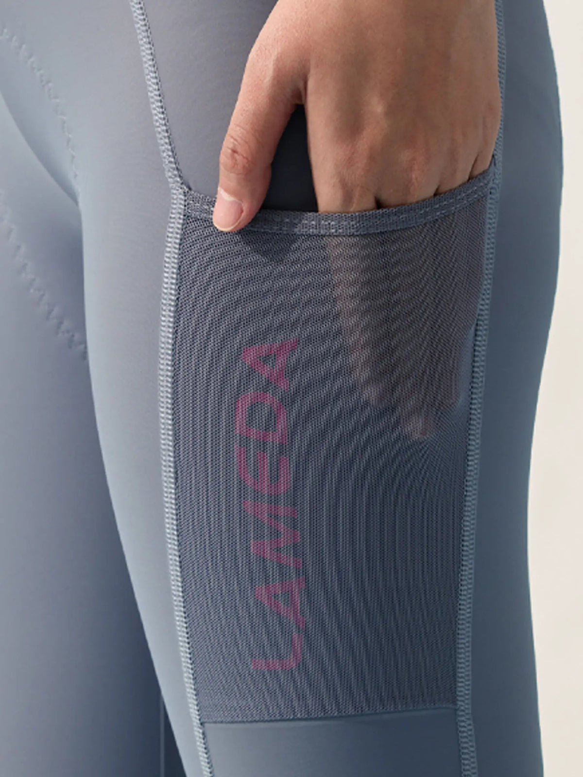 Two side storage pockets