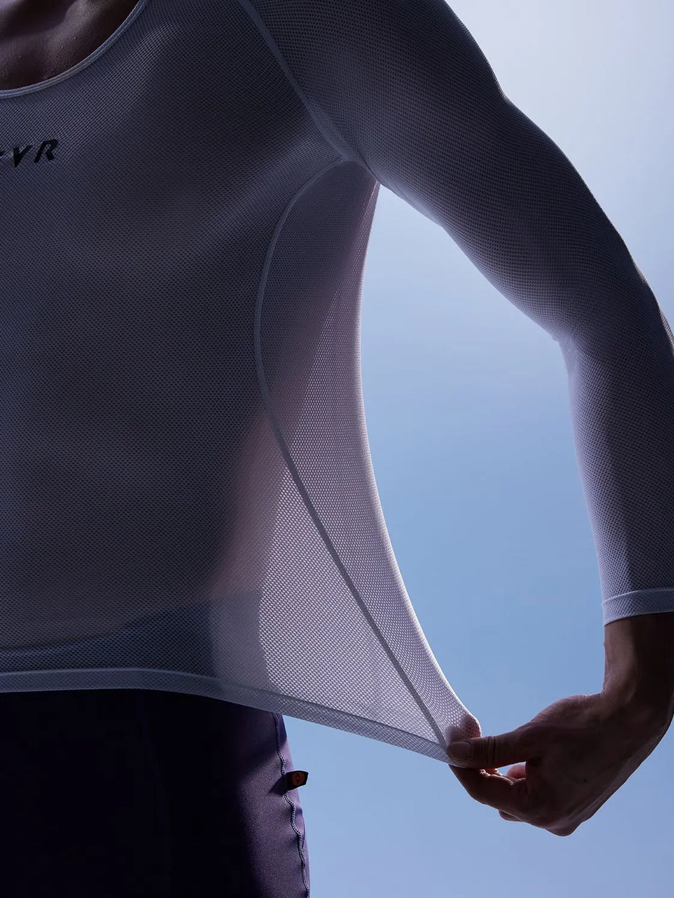 Technical cycling layers arranged for changing weather