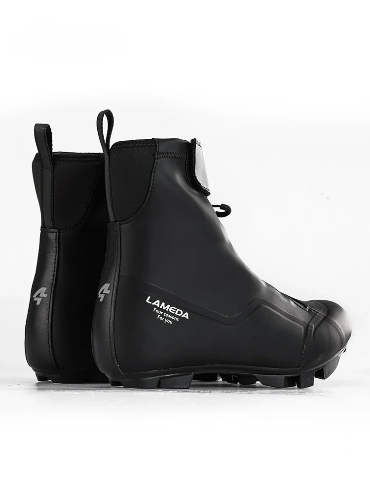 Black lameda es-05 winter cycling boot covers with stiffened nylon sole and glossy finish for power transfer and winter cycling