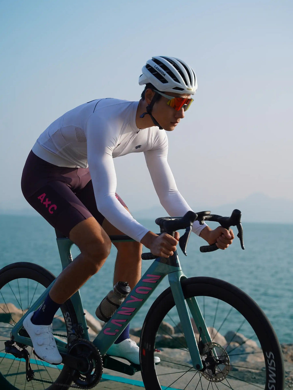 Heart Feather Men's Bib Shorts - Purple cycling detail