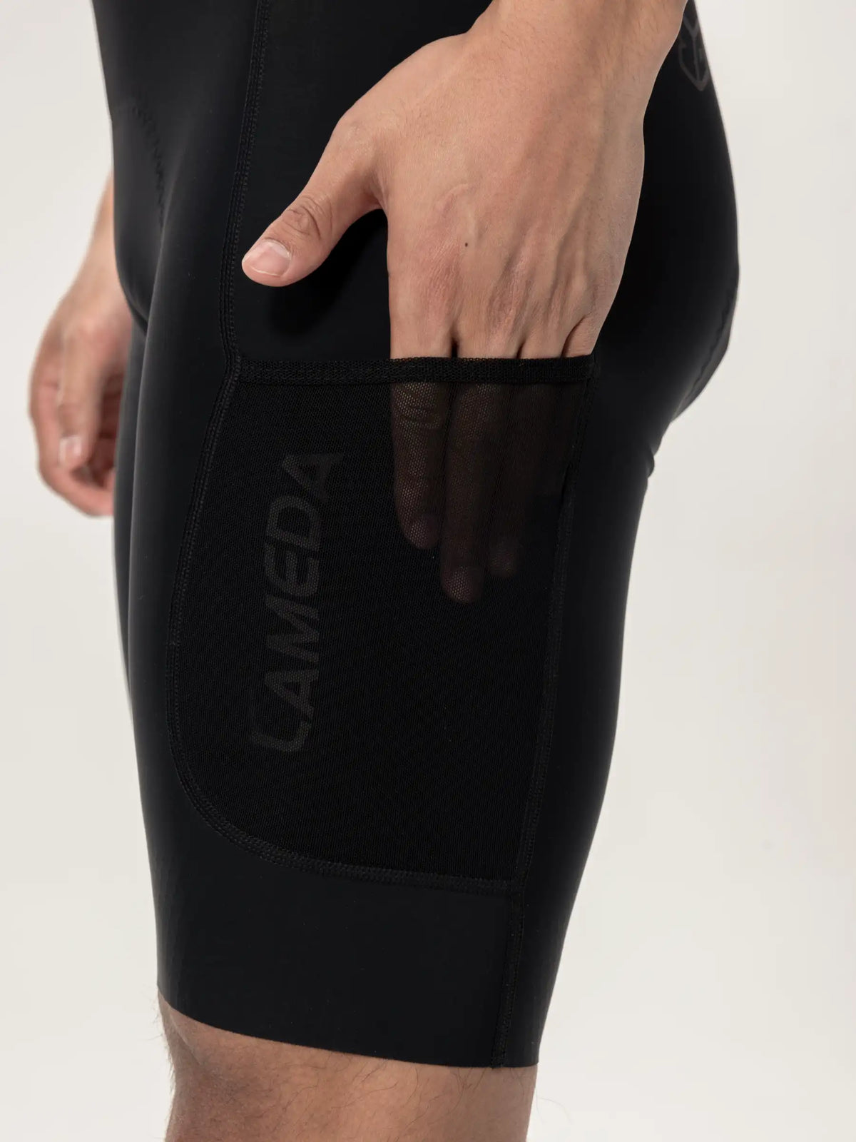 Two side mesh pockets