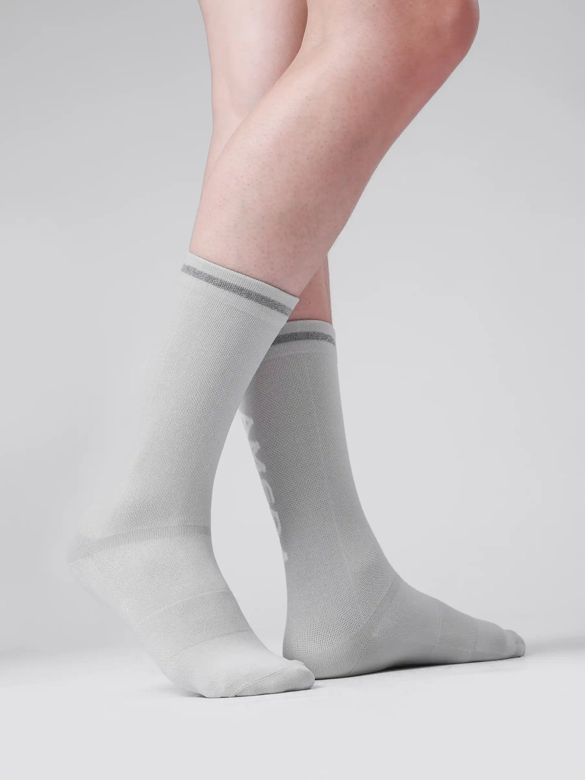 Light gray reflective sports socks 7305 featuring seamless toes arch support and a subtle textured knit with dark gray stripe