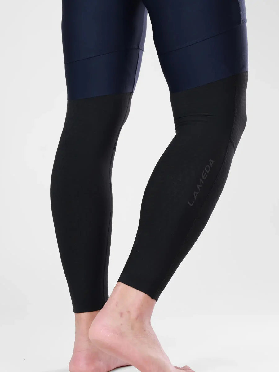 Black and navy blue laméda cycling leg warmers with sleek form-fitting design for -5°c conditions