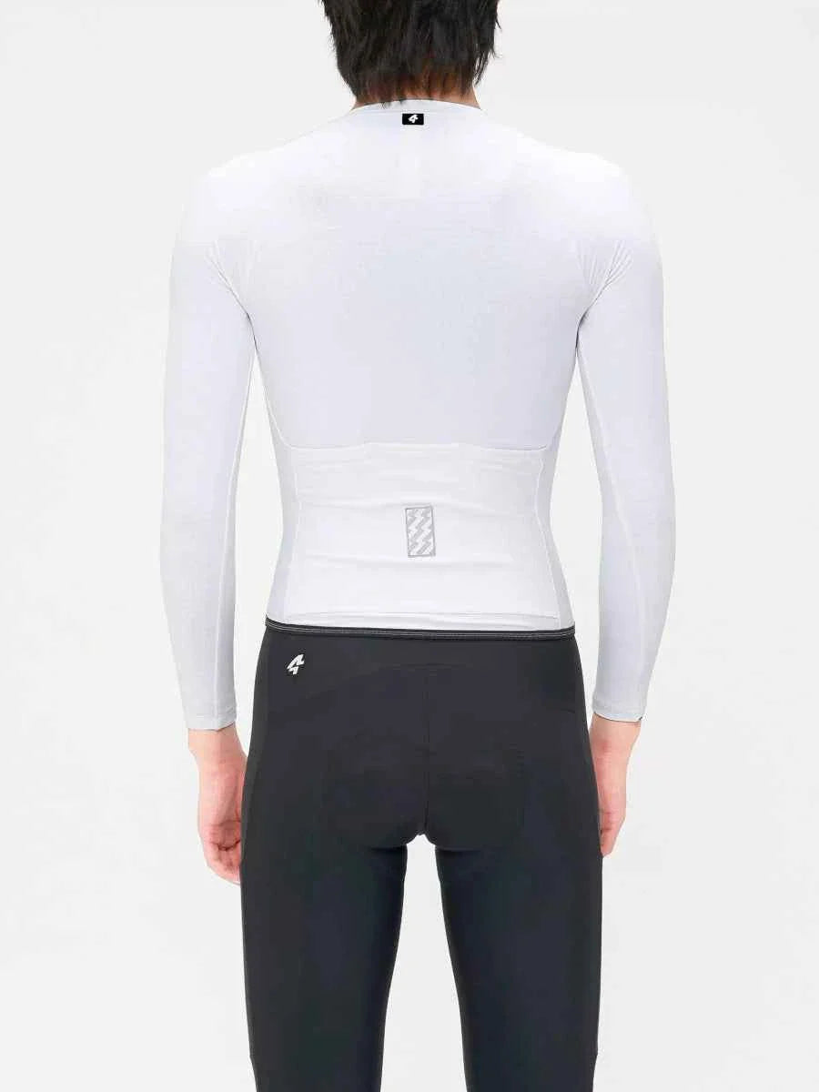 Back view of polar night men’s fleeced thermal jersey in white with reflective panel paired with black cycling shorts
