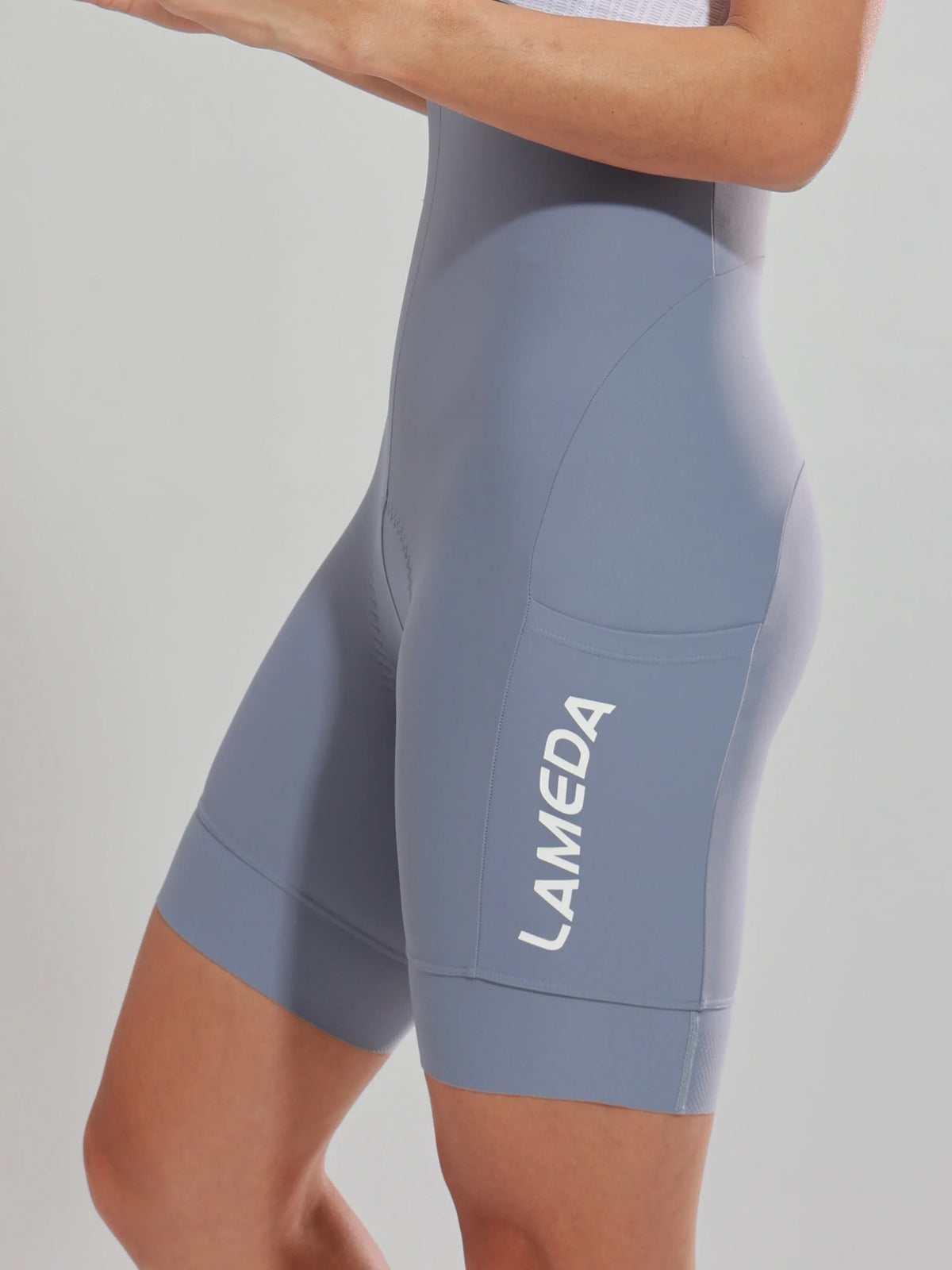 women-s-basic-bib-shorts-2025ssz504-03