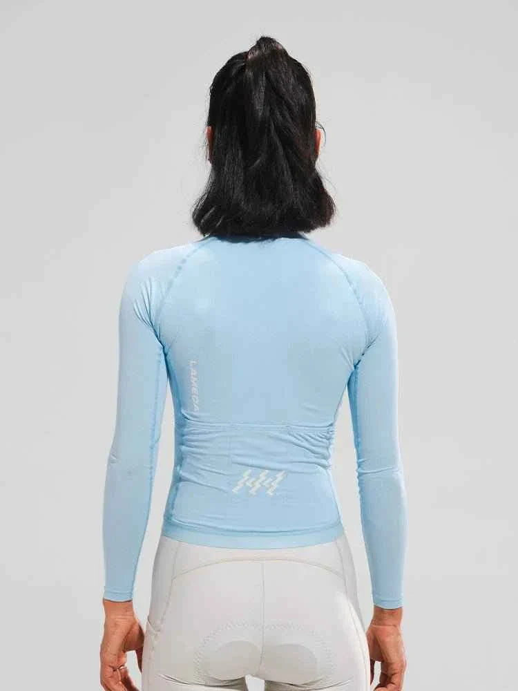 Light blue lameda women’s cycling jersey back view with fitted stretchy fabric moisture-wicking cycling and anti-slip hem