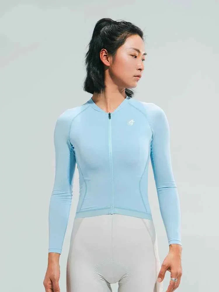 Light blue women’s basic cycling jersey with full zipper, subtle seams, moisture-wicking fabric, and anti-slip hem by lameda