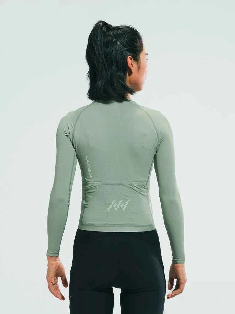 Back of a sleek olive green lameda women’s cycling jersey with moisture-wicking fabric and anti-slip hem